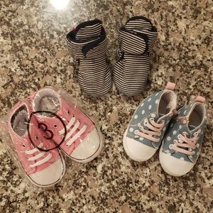3 pairs of shoes (1:0-6m, 1: size 3, 1:size3-4)